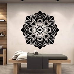 Szablon malarski wielokrotny mandala rozetowa – wizualizacja dekoracji ściany w salonie spa